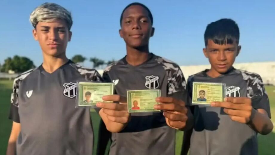Jovens jogadores do Ceará homenageiam craques do futebol