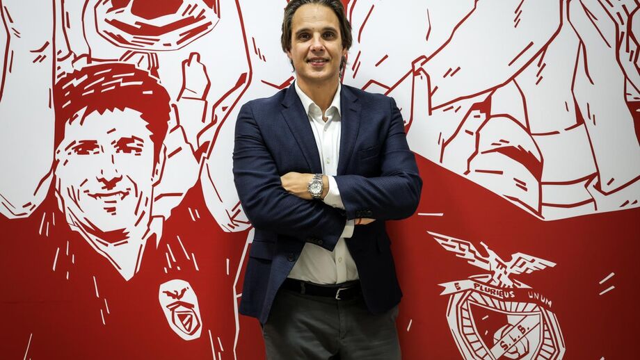 Em entrevista a Record, para ler na edição de quinta-feira do nosso jornal