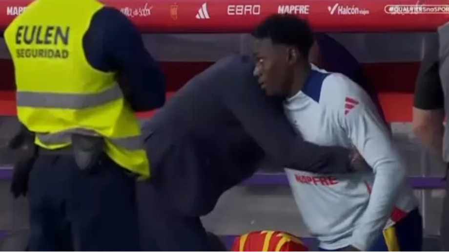De la Fuente abraça Samu após substituí-lo