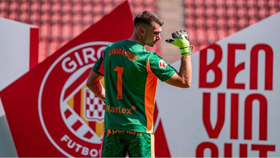 Livakovic durante a sessão fotográfica na apresentação como reforço do Girona