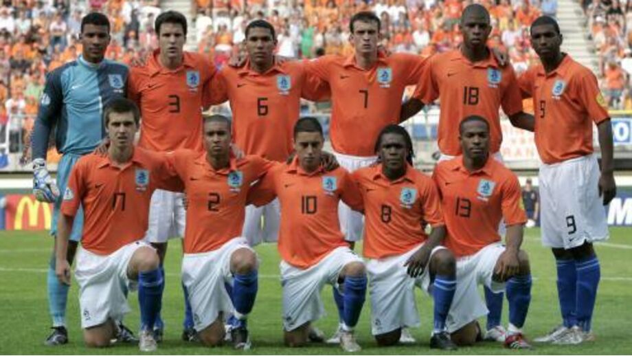 Royston Drenthe (número 8) e Babel (número 9)