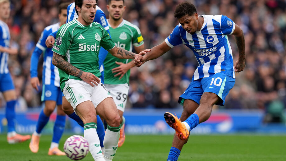 Momento do jogo entre o Brighton e o Newcastle