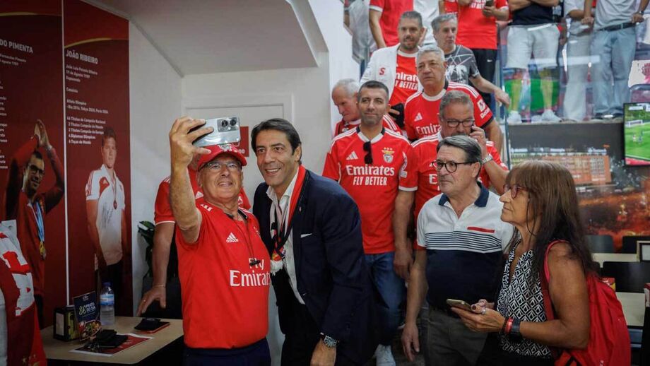 Rui Costa na casa do Benfica de Barcelos