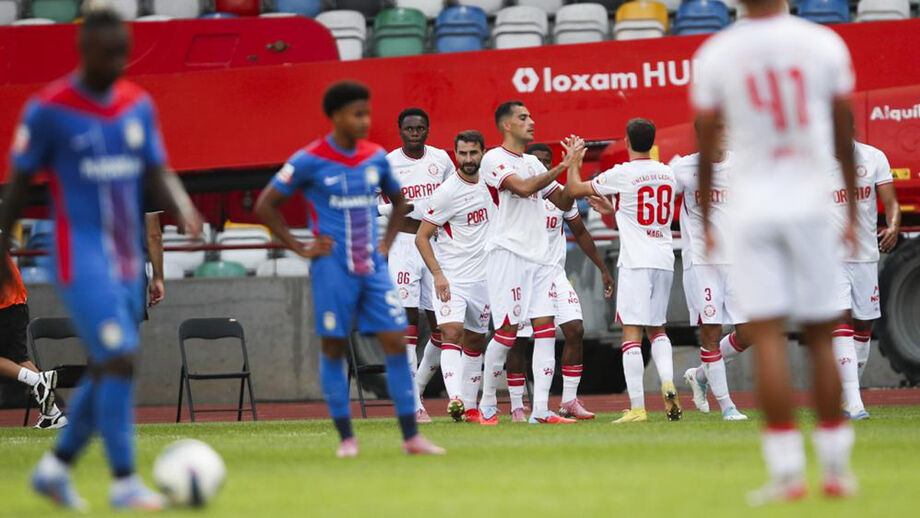 Jogadores da U. Leiria festejam frente ao Alverca