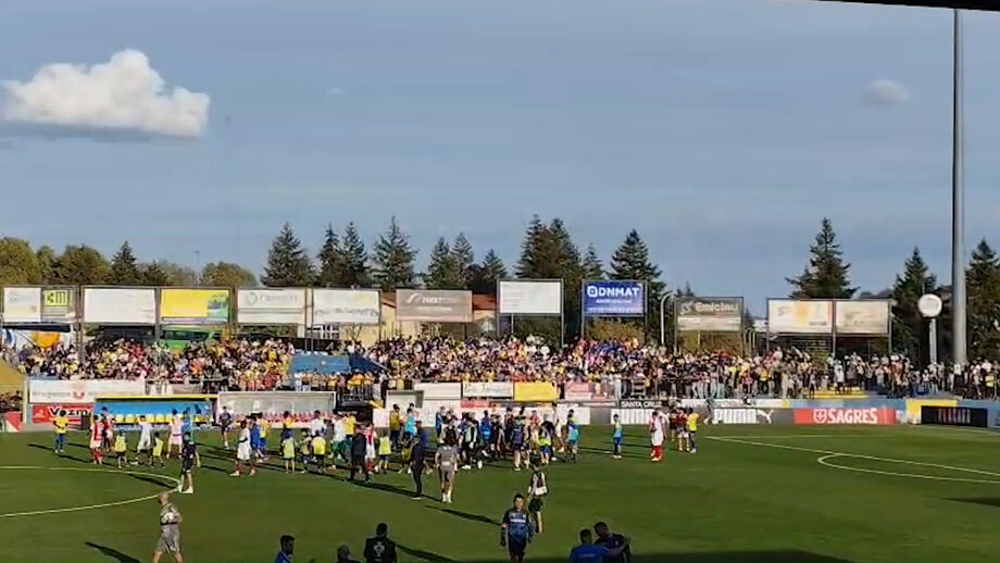 Fair play no final do jogo, que contrastou com momento mais quente à beira do fim