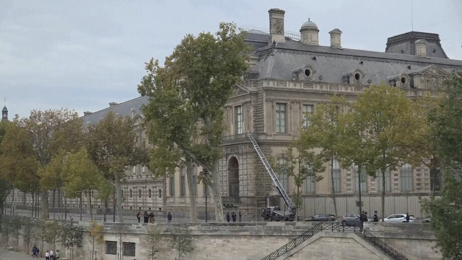 Governo francês diz que foram levadas peças "de valor inestimável