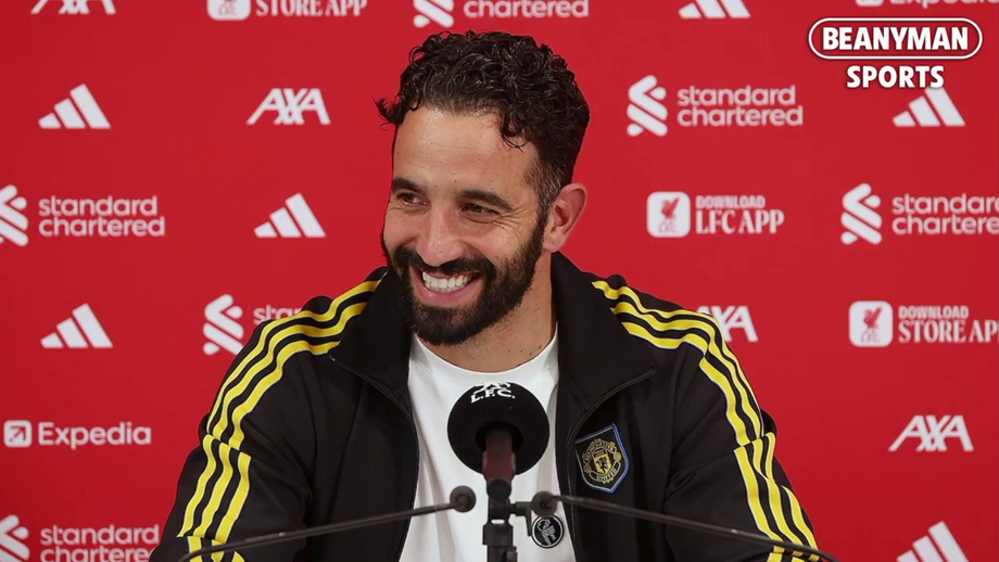 Treinador do Manchester United com comentário para a comunicação social inglesa