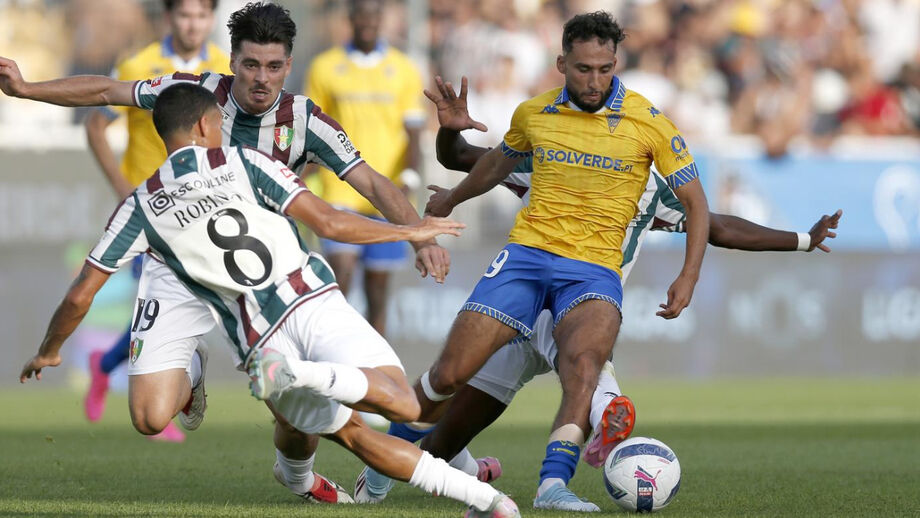 Rafik Guitane no jogo contra o E. Amadora