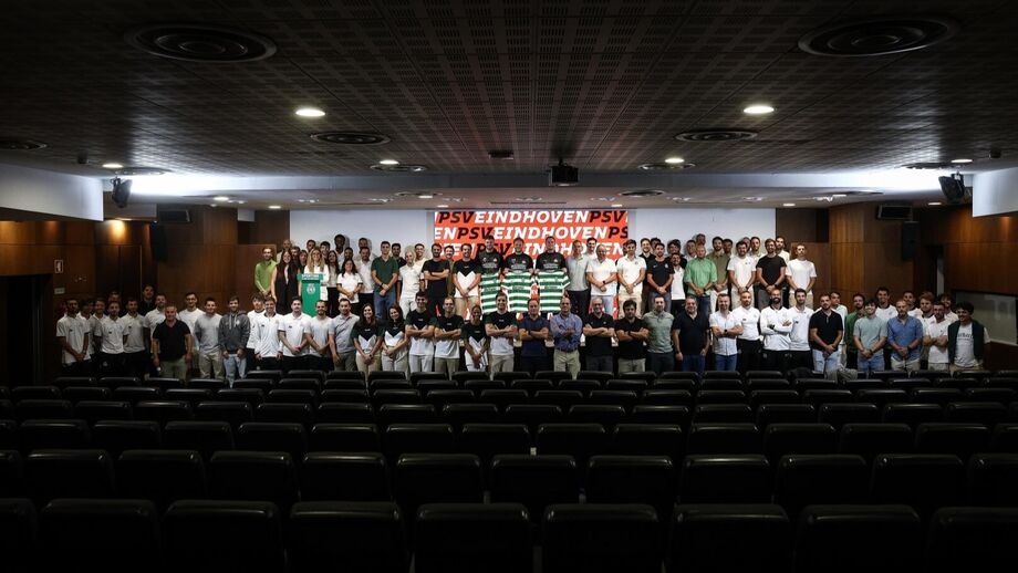 Sporting e PSV debatem ideias sobre futebol de formação em Alvalade