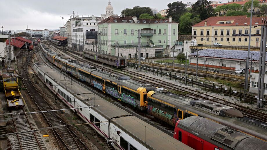 transportes comboios ferrovia