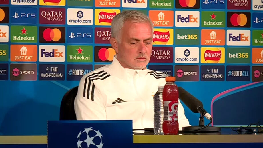 Treinador do Benfica diz que jogar no Benfica "não é para todos"