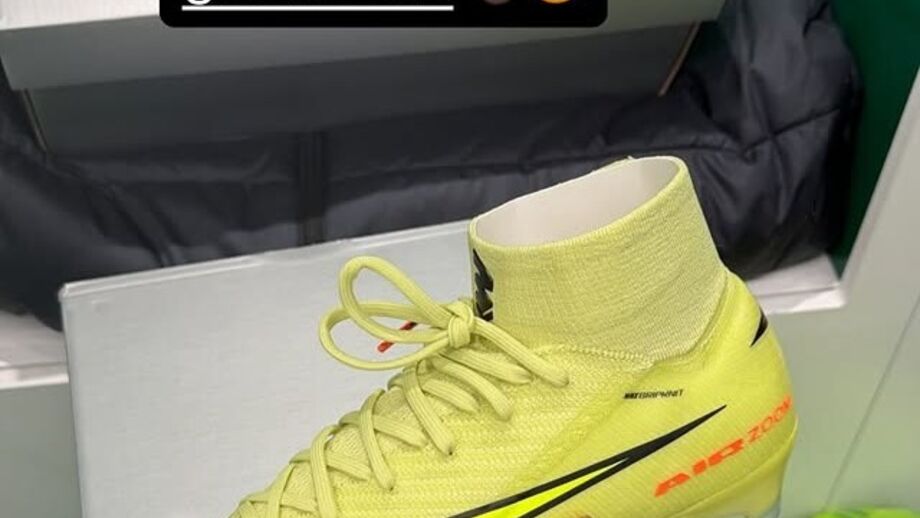 Quenda mostra as novas botas