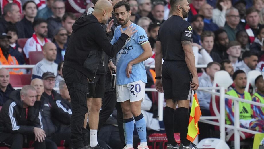 Guardiola fala com Bernardo Silva