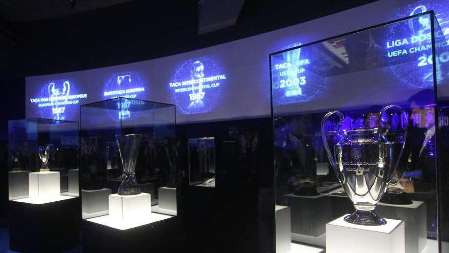 Troféus do FC Porto em exposição no museu do clube