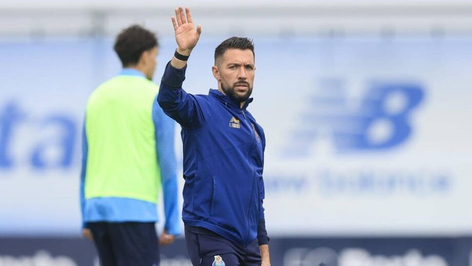 Francesco Farioli ficou surpreendido com as opções de Sean Dyche