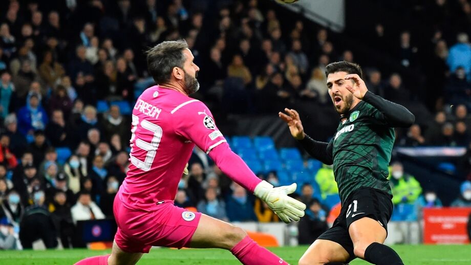 Scott Carson em ação diante de Paulinho