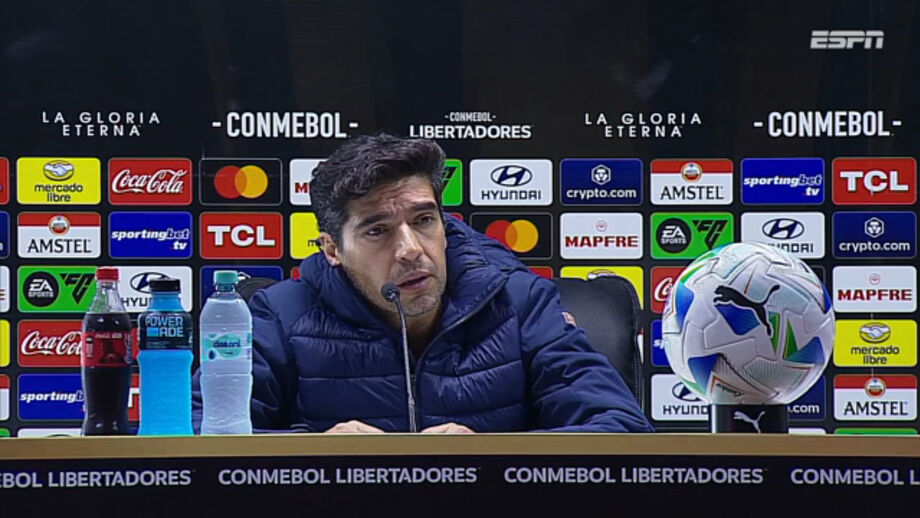 Treinador mantém otimismo após desaire por 3-0 na 1.ª mão da meia-final da Libertadores