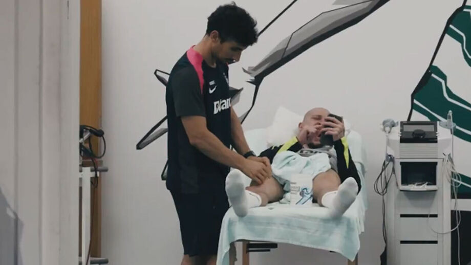 Um ano depois de se ter lesionado
