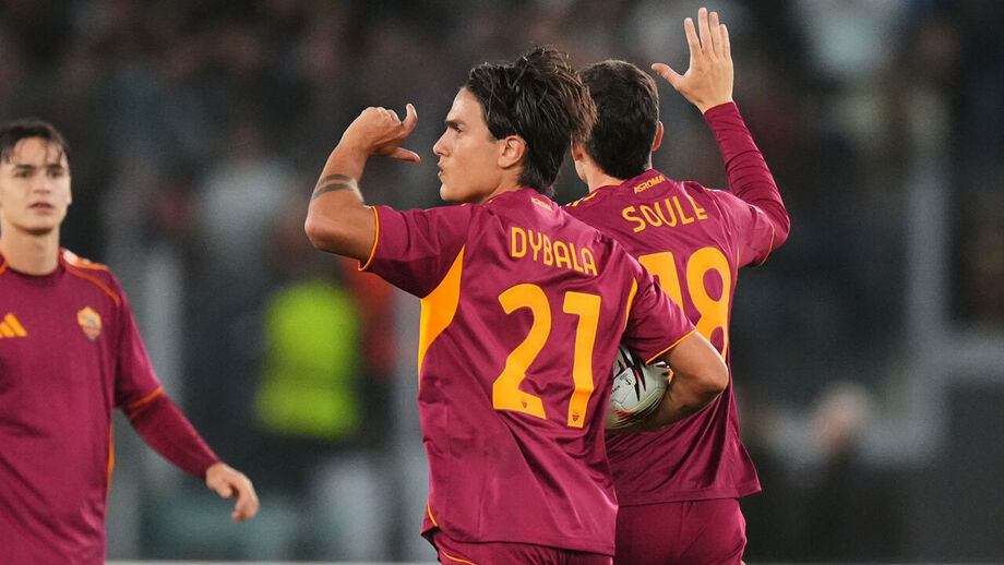 Jogadores da Roma a festejar