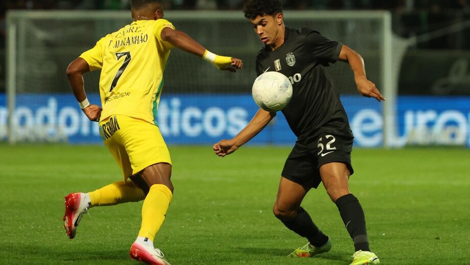 João Simões foi titular em Tondela