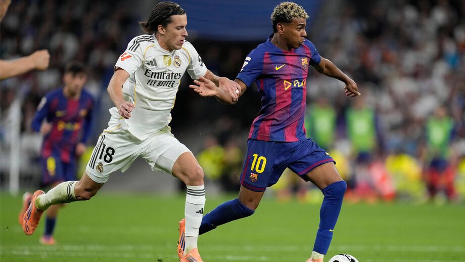 Carreras e Lamine Yamal  durante o Real Madrid-Barcelona
