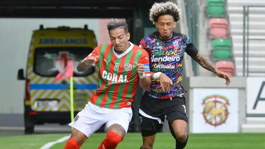 Euller Silva (à esquerda) rumou ao Oriente em janeiro