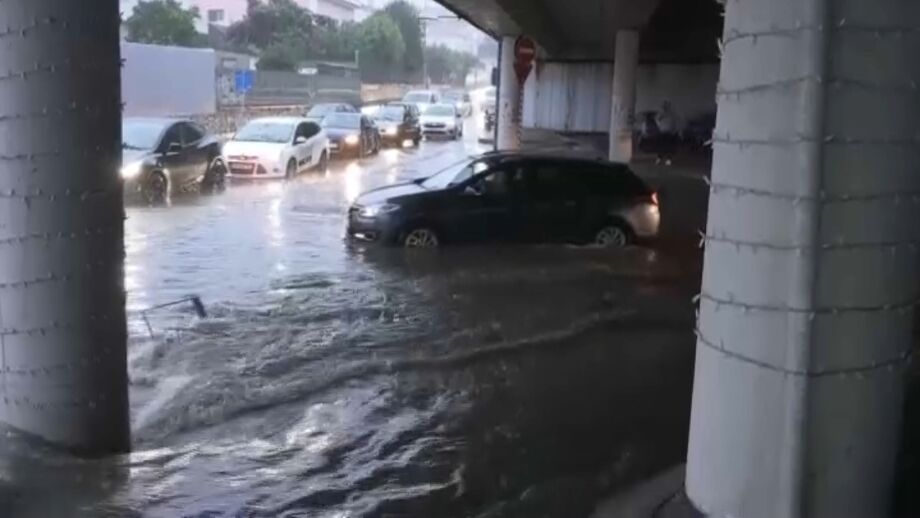 Para o local foi mobilizado um grande dispositivo de bombeiros que se encontra a auxiliar as pessoas