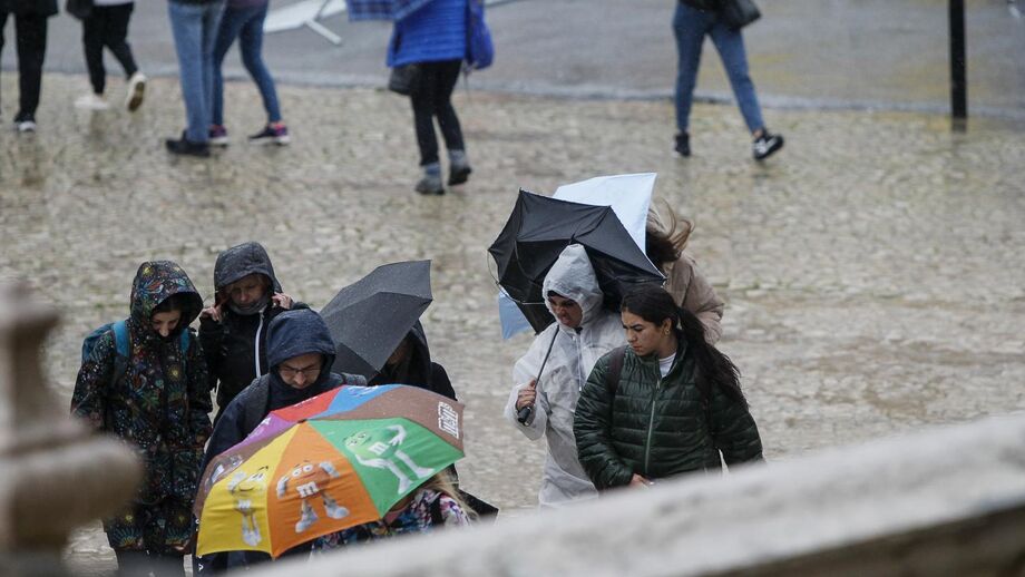 Portugal está a ser afetado pelos efeitos da depressão Claudia com chuva, vento e agitação marítima
