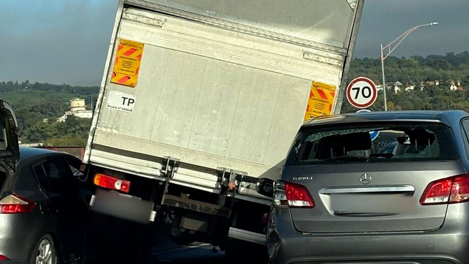 Trânsito ficou condicionado no sentido Almada-Lisboa