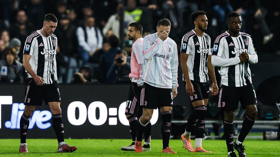Jogadores da Juventus cabisbaixos depois da derrota com a Lazio