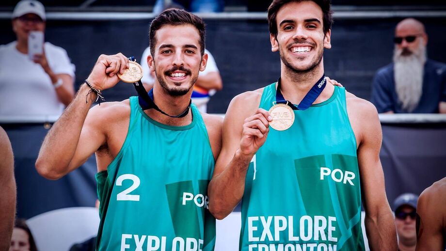 João Pedrosa e Hugo Campos disputam o Mundial de voleibol de praia em Adelaide