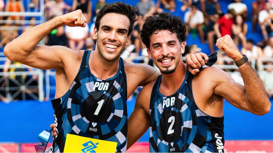 João Pedrosa e Hugo Campos disputam o Mundial de voleibol de praia em Adelaide.

