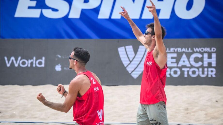 João Pedrosa e Hugo Campos disputam o Mundial de voleibol de praia em Adelaide.

