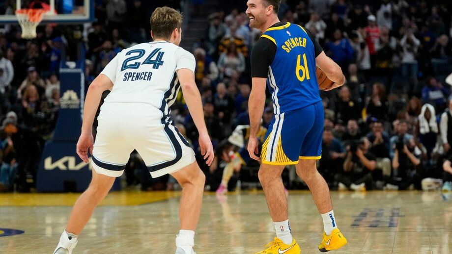 Irmãos Spencer defrontam-se no jogo NBA Warriors vs. Grizzlies