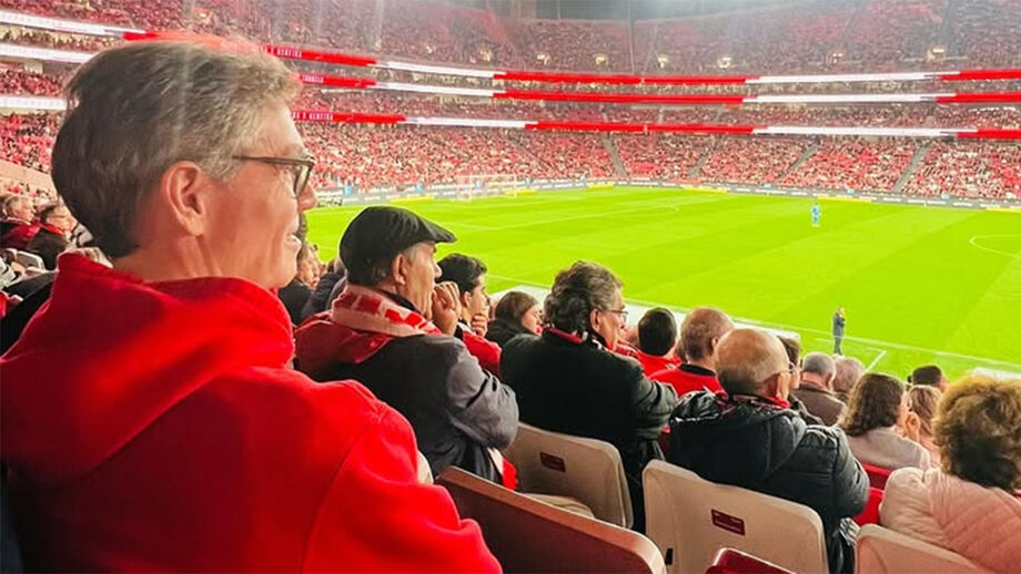 Noronha Lopes no estádio, a assistir ao jogo do Benfica