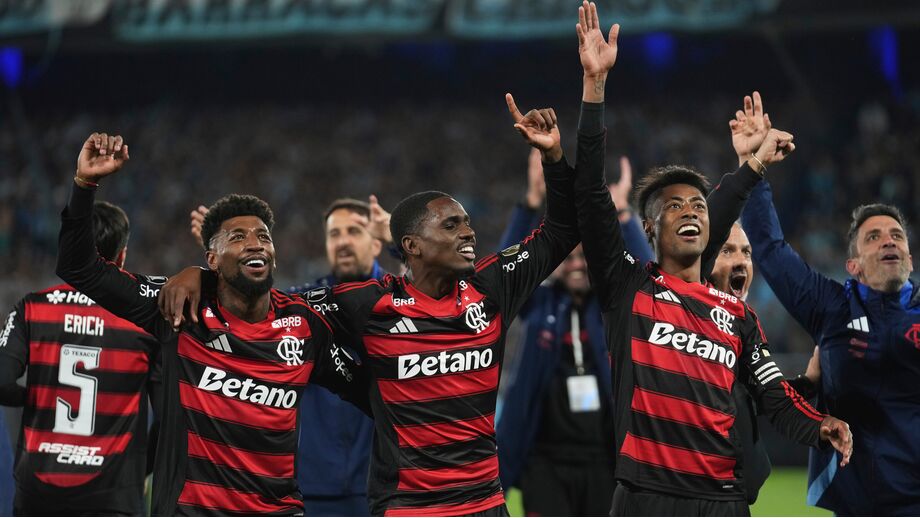 Jogadores do Flamengo celebram apuramento para a final da Libertadores