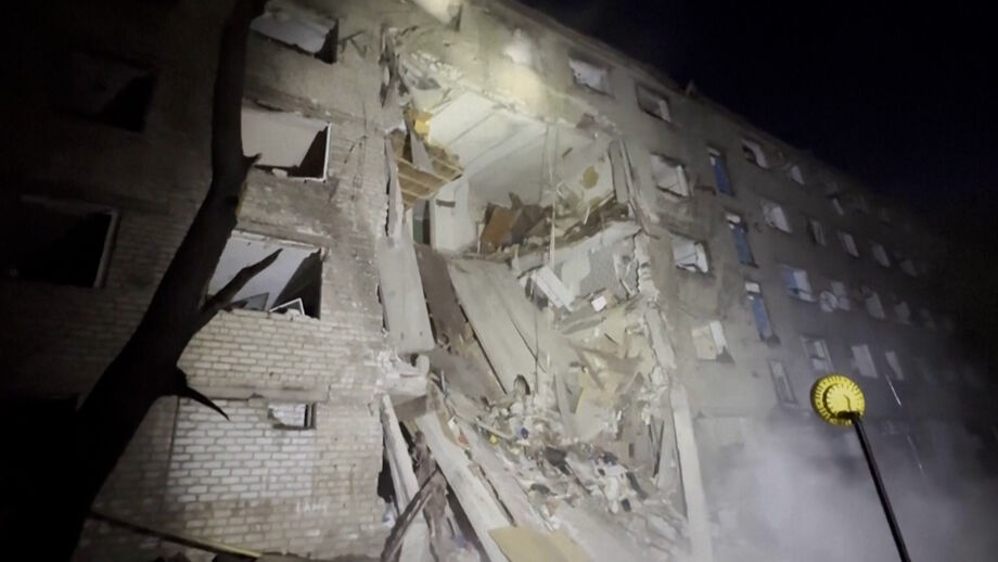 Provocando pelo menos 17 feridos