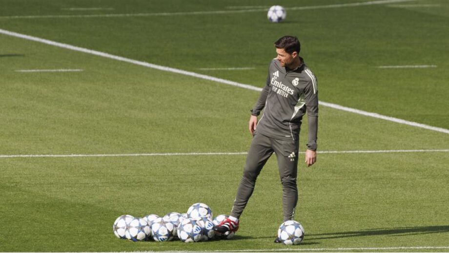 Xabi Alonso durante um treino do Real Madrid