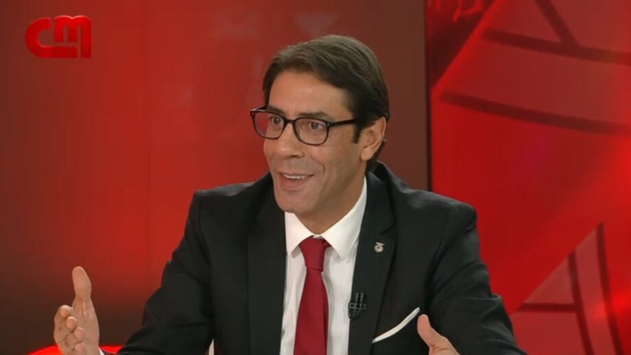 Momento entre candidatos quando o tema foi a troca de treinadores no Benfica