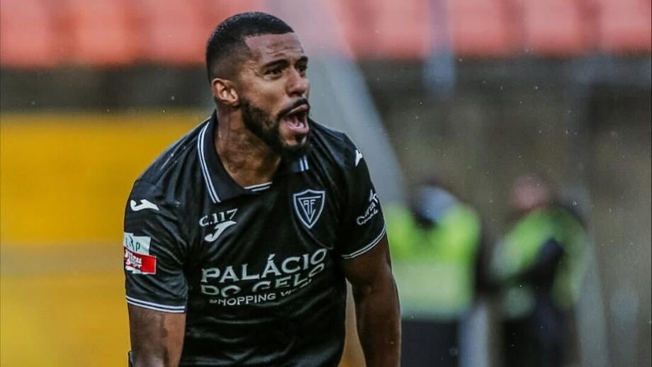 André Clóvis marca quatro golos na vitória do Académico de Viseu contra o Leixões em Matosinhos