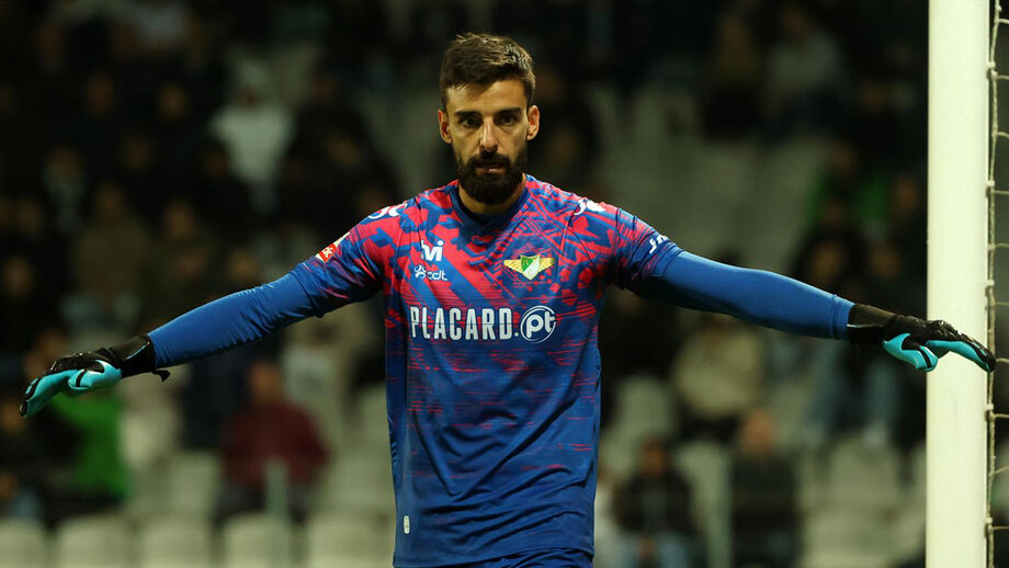 André Ferreira disputa a titularidade na baliza com Caio Secco