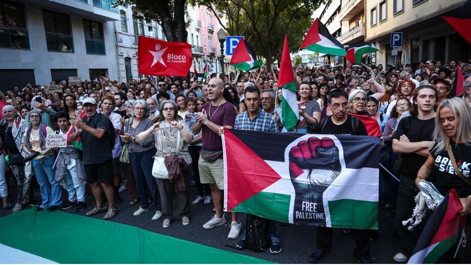 Manifestação pró-Palestina junto à embaixada de Israel em Lisboa
