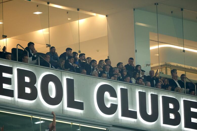 Villas-Boas a assistir ao clássico FC Porto-Benfica