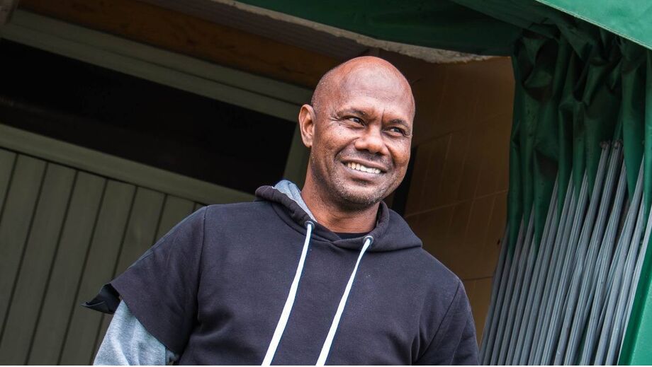 Junior, antigo médio, de visita ao Estádio Capital do Móvel