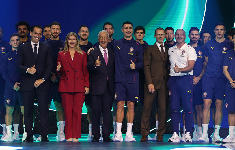Ronaldo, Marcelo e até a Ministra da Cultura, Juventude e Desporto com o fixe na fotografia de família