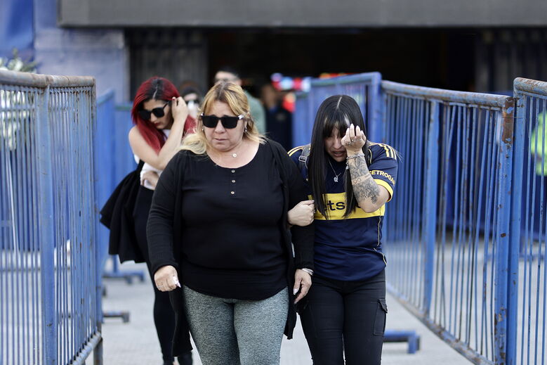 Adeptos do Boca Juniors homenageiam Miguel Ángel Russo