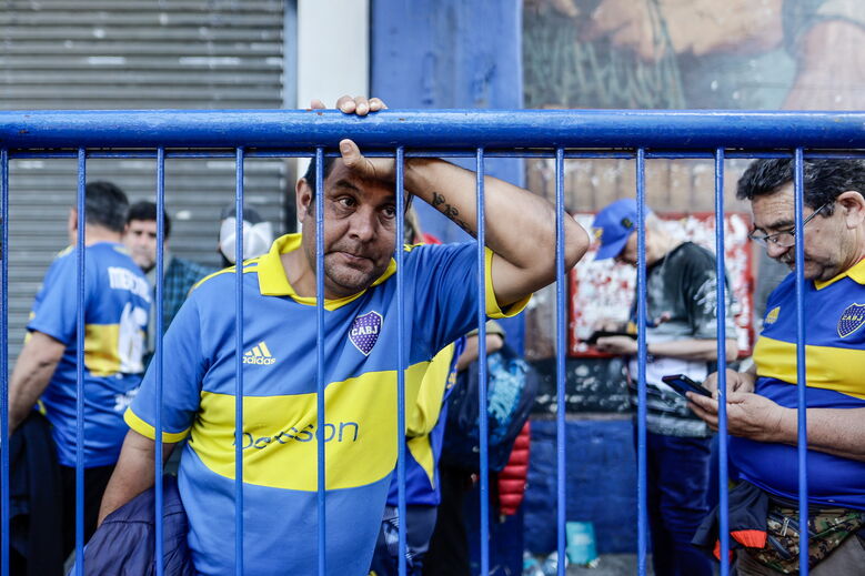 Adeptos do Boca Juniors homenageiam Miguel Ángel Russo