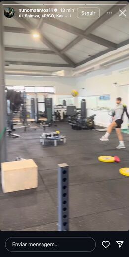 Nuno Santos e Daniel Bragança treinam com bola no ginásio do Sporting