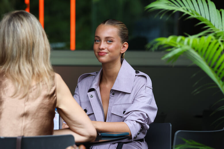 Margarida Corceiro, referida na F1, foco de debate após críticas de Carlos Sainz