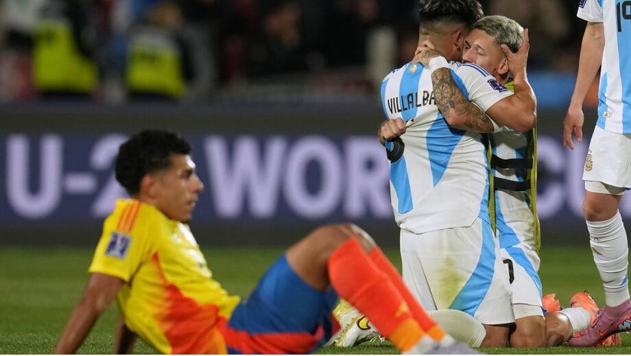 Prestianni celebra vitória da Argentina frente à Colômbia no Mundial Sub-20